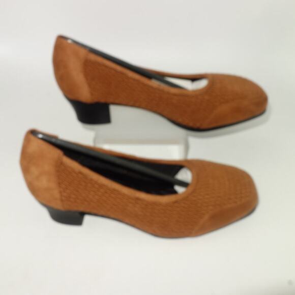Beacon Shoes - Comfort-well Beacon Stretch-n-Form Pumps Brown Square Medium Heel Shoes 7W